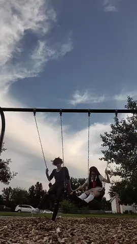 #duet #herocosplayomori #herocosplay #omoricosplaymari #mari #hero #omori #omori #bunniebeec0s #cosplay #omoricosplay  #maricosplay  #stairs