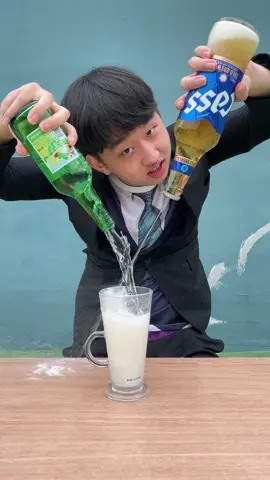 사회생활 잘풀리는 소맥 마는 방법 #맥주 #소맥 #술자리 #꿀팁 #인싸 #되는법 #사회 #사회생활 #대학생 #잡기술 #소주 #치얼스 #틱톡순삭 #beer #soju