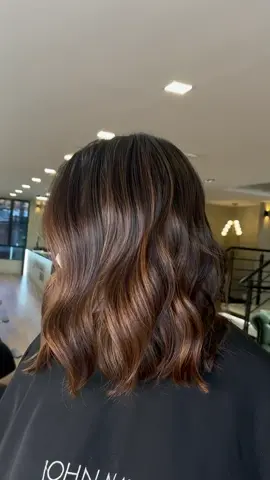 Balayage CAOBA  &  corte WOB hairtrends 2022 #balayagecolombia #balayagebogota #balayagemiami #delraybeach #westpalmbeach #balaygechile #balyagemexico #bocaraton #fortlauderdalehairstylist #balayagequito #balayageperu #balayageecuador #balayagelima #miami #westonflorida #aventuramiami