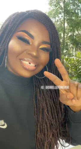Hâte d’être en septembre pour la reprise des Lives Maquillage. Beauté beauté tag ta marque préférée de makeup ? Mon insta : SIBELLEFOREVER #fypシ #makeup #beauty @Tik Toker