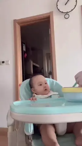 6-month-old baby eat complementary food🥰😂🤣#haha #cutebaby #funnybaby #foryoupage #fyp #viral #food #share #babygrowth #babyfood
