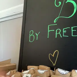 Getting the samples wrapped, bagged and tagged for #shelleeswhiteparty  Thanks Daddy ❤️VIP Gift Bags         #puddingstonebyfree #missfree #free #puddingstonebath #theminis #minibars #soap #bathbars #Blacksea #coldprocesssoap #beauty  #sale #boston #travel #spa #turmeric #coconut #plainjanejoe #puddingstonebyfree #617 #softskin #aromatherapy #eczema #dryskin