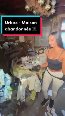 Maison abandonnée depuis plusieurs décennies 😍🥷🏽🔦 #mission #urbex #exploration #laracroft #tombraider #explorationurbex #explo #rizzurbex #explorationurbaine #abandonné #abandoned #lostplaces #france #fr #idf #abandonedplaces #urbexfrance