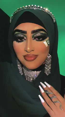 Ya Pakistani ya 🤣🤣🤣Happy Independence Day Pakistan 🇵🇰🇵🇰🇵🇰🇵🇰🇵🇰🇵🇰 #happyindependenceday #pakistan #pakistani #viral #blowthisup #pakistanzindabad #happyindependencedaypakistan #🇵🇰 #lovepakistan #mua #makeup #makeupartist #green #flag #pakistanibarbie #slay