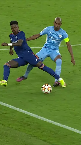 Vinicius Jr. vs Fernandinho 😮‍💨🫣 #vinicius #realmadrid #championsleague #dannifut #fyp (2nd account: @dannifut2)