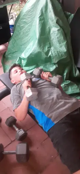 #chestpress #dumbellpress #chestworkout #dumbellworkout #dumbells #weightlifting #tryingtogetstrong #stayhungry #wayoflife #whatsyourexcuse #workoutmotivation #kidsoftiktok #kidsworkout #kidsworkinghard #kidsworkout #workoutkids