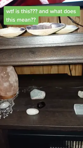 wth does thisean my salt lamp did this after yrs of having it??! #saltlamp #hymalayansaltlamp #salt #weird #fyp #help 