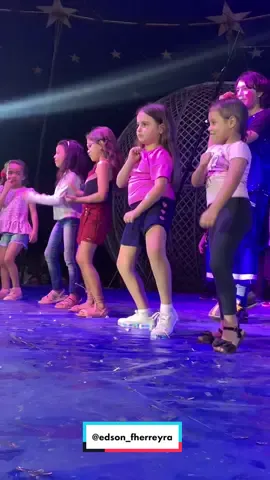 VEM COM ELAS, MOSTRANDO TODO GINGADO 🤫✅👀😁🥰                                          #veral #ludmila  #danca #fuxiquinho #fuxiquinhocircoshow #horaciorolinha #funk #circo #tiktok #criancas