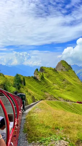 📍Brienzerrothorn🇨🇭#swissroads #switzerland #switzerlandnature #roadtrip #brienzerrothorn #berneroberland #verliebtindieschweiz #swissbeautiful #sisiswiss