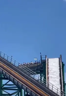 Big splash got him good 🤣😭😭 #vacationmode #summervibes #summertime #poolrider #themepark #soakingwet ##bigsplash #rollercoaster