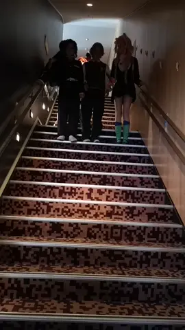 Going down the stairs at torucon #boost #boostplease #animecon #fypdoesntwork #fypシ #fyp #norwegiancosplayer #bunnysuit #duet #reach #pearl #minor #japan #performance #demonslayer #tanjiro #mitsuri #tanjirocosplay #kimetsunoyaiba #catwalk #ronweasly
