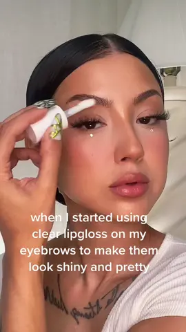 just trust me 😮‍💨 #trendingmakeup #makeuphack #makeup #brows