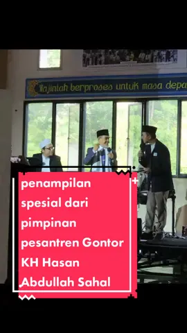 penampilan spesial dari pimpinan pesantren Gontor KH Hasan Abdullah Sahal dan ustadz Apoy wali#walibandofficial #gontor #santri  #latansa #apoy #pesantren #pyf