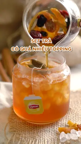 Trời nắng quá , làm ly trà lipton xí muội mát lạnh nhé