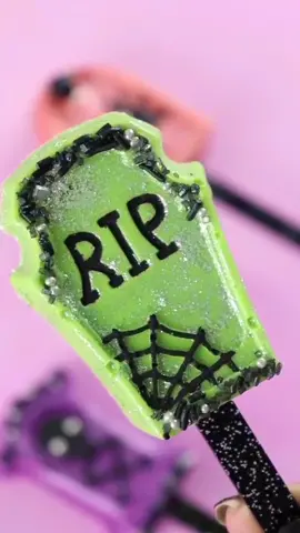 Halloween cakesicle set 🧟‍♀️ #fancysprinkles #HalloweenTreats #cakesicles