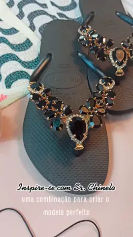 A combinação perfeita para você criar lindos #chinelospersonalizados com #cabedaldeluxo e #lonita  😉 Acesse o site #srchinelo e confira muitas opções