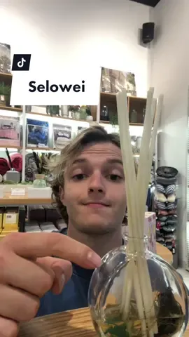 Jövő heti nyereményjátékhoz kövessétek be a @selowei oldalát. A bolt születésnapja alkalmából minden új követőjének ajándékot ad. Átvehető az Etele Plázában☺️ #kapilevente #nagyanya