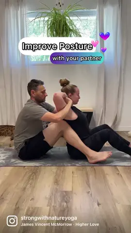 😘IMPROVE POSTURE with YOUR PARTNER 💕  Why not work on improving your posture while you’re hanging out with your partner?!?  Follow for more tips! 🧑‍🤝‍🧑 Save & share my friends!!!  #postureexercises #posture #posturecorrector #posturesupport #partneryoga #yoga #partnerstretch #shoulderpainrelief #backpainrelief #chestopener