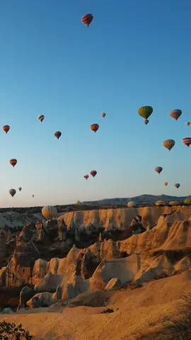 Experience the dream-like moments here in Kapadokya. ✨Follow GoTürkiye to discover more. #GoTürkiye #GoKapadokya #Kapadokya #HotAirBalloon #tiktoktravel #traveltok #traveltiktok