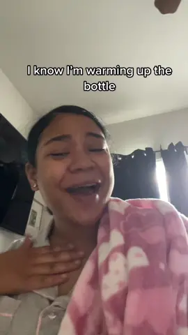 The only con to having a boob!e baby 😭 give me 2 minutes girl dang #fyp #firsttimemom  #momtok #breastfeadingmomma #newborn #fourthtrimester #ReTokforNature