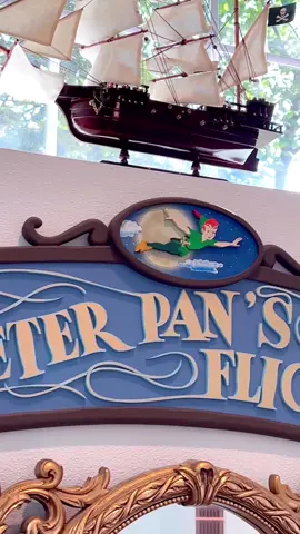 I ordered this custom Disneyland Peter Pan sign from the talented @nicks_fix_las_vegas on Etsy for our Neverland stairway ✨ #peterpan #disneyland #neverland #disney #disneyhouse #disneyhome #disneyart
