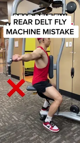 ❌ Stop brining the handles too far back passed your shoulders! #reardelt #reardelts #reardeltfly #reardeltflies #biggershoulders #bigshoulders #workouttips #workoutmistakes #exercisemistakes