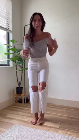 Walmart prices always fit the bill - literally! Best of all, Chelsey was able to get a bunch of her items the same or the next day- that’s a #WalmartWin if you ask us! @Walmart  #sponsored #WalmartStyle #WalmartHome #WalmartPartner #homedecorideas 