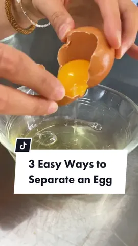 Three easy ways to separate an egg #eggtok #separatingeggwhiteandyolk #cookingtips