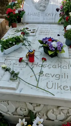 Ahmet Kaya'nın mezarı... #ahmetkayam #ahmetkayasevenler #ahmetkayaşarkıları @Ahmet Kaya @Ahmet Kaya