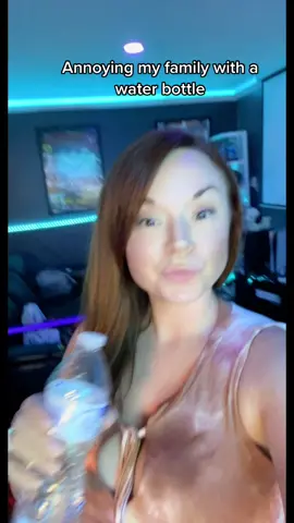 Always gotta keep them on their toes 🤣 #rowdyfam #waterbottle #annoyingmyfamily