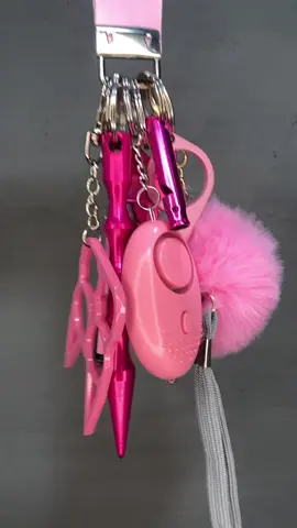 Kit de autodefesa feminino Rosa.. Nova pulseira em breve na lojinha 🤫🤭👀  #fy #foryou #autodefesaparamulheres #defesapessoalfeminina #chaveiro #kit #rosa #chaveiroautodefesa #kitautodefesa #autodefesa #defesapessoal 