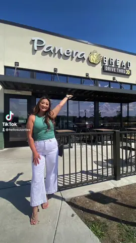 I am so OBSESSED with this delicious healthy Passion Papaya Green Tea drink and flatbread pizza for lunch on the go from @panerabread  #panerapartner #ad #paneragreenbay #panerahyperlocal  #thankyou A must try. 🥰🥰