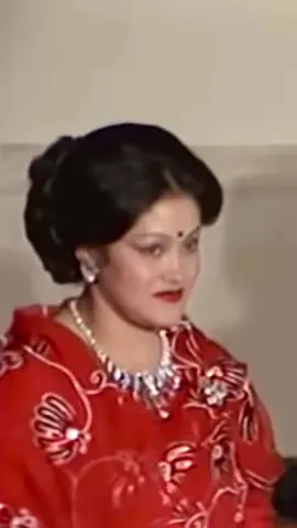 Queen Aishwarya Rajya Laxmi Devi Shah 👸🌸🙏 #queenaishwarya🇳🇵 #kingbirendrabirbikramshah #royalfamilyofnepal #princedipendrabirbikramshah #kingbirendra #parasshah #princedipendrabirbikramshah #shripaanch