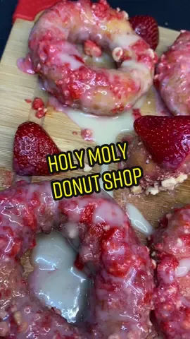 Strawberry & Oreo Crunch Donuts. FULL VIDEO ON INSTAGRAM. LINK IN BIO #ReTokforNature #donuts #desserttiktok #trends 