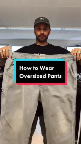 ➡️ Davide shows you how to style your oversized Jeans! 👖 💡#oversized #jeans #styletips #streetwear #howto #fyp #foryoupage