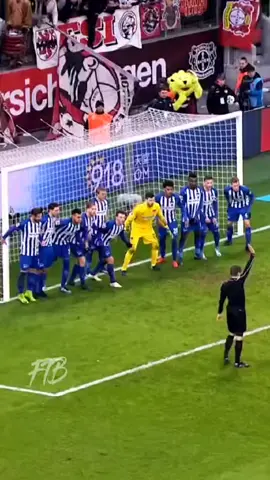 How’s this possible 😂 #football #funny #fyp #Soccer