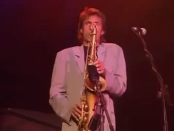 Introdução maravilhosa desse Sax poderoso envolvente ♥️♥️♥️ Dire Straits - Your Latest Trick