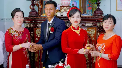 Một đám cưới rước dâu trên con đường quê đi qua một cánh đồng đầy lúa xanh mướt ở nơi xa xôi nhất của miền hạ Cần Đước, một đám cưới đẹp của miền tây quê hương Long Hựu ❤️ Phim ngắn Truyền Thống - Wedding Thanh Tung & Tuyet Ngan  Suri Wedding House - Phóng sự cưới Long Hựu - Cần Đước 𝐀𝐝𝐝𝐫𝐞𝐬𝐬 | Long Hựu - Cần Đước - Long An  𝐂𝐨𝐧𝐭𝐚𝐜𝐭 | dungtranphotography371@gmail.com  𝐏𝐡𝐨𝐧𝐞 | 0346.576.659 #Dungtranphoto #phongsucuoicanduoc #Suriweddinghouse #phongsucuoi #DinhHon #PhongsucuoimienTay #LongAn