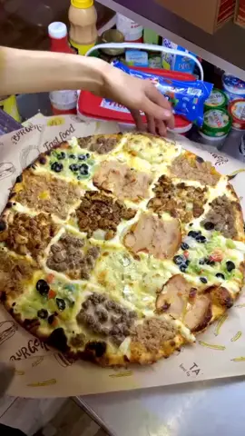 ميغا بيتزا🤤🍕ب100دينار😋😊