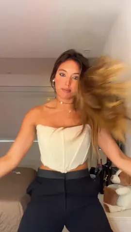 To tão acostumada que achei muito estranho minha barriga sem piercing kkkk veyyy