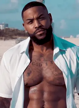 Let’s take a stroll on the beach! #joshuabenoit #viral #foryoupage #beachin #explore 