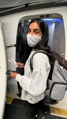 Unpopular opinion, but I love flight food! 4hr flight Fiji to Sydney #aeroplane #flightfood