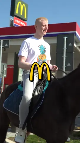 Jeo Sam u Svakom McDonaldsu u Srbiji na youtubetu klip se zove to mu je naziv
