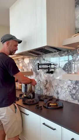 Who said modern kitchens aren’t practical? 😊#KitchenHacks #kitchendesign #modernkitchen #CookingHacks #cookingtips #kitchendecorideas #modernhome #kitchenware #interiordesign #architecture 