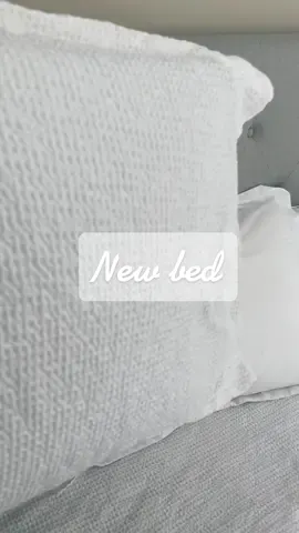 Make my new bed with @Zinus 🧺 it’s the comfiest bed ever🤩 link in bio to get your own! #asmr #laundrytok #zinuspartner #liveinwonder #asmrroutine #platformbed #cleaningtiktok