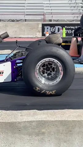 So freash and so clean🤘🏼👌🏼 some nice tire wrinkles on the start line🔥🔥#drag #racing #dragracing #dragster #dragcar #dragstrip #tire #wrinkle #stickytrack #mickythompsons #hoosier #media #gopro #dodge #ford #nissan #eastbound #speedway 