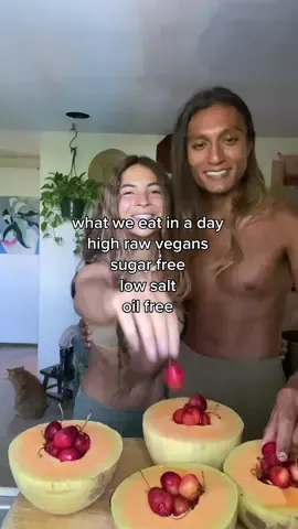 we wake up at 4am on days we teach in the mornings so by the time we got to the beach it felt like a new day. #yogateachers #rawfood #rawfooddiet #highraw #highrawvegan #plantbased #vegan #wholefoodsplantbased #wfpb #fruitarian #veganyogi 