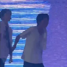 But really,when I first saw this clips when Haruto hold Asahi's hand i though they kissed or something similiar ㅋㅋㅋㅋㅋ #hasahi #harusahi #hamadaasahi #watanabeharuto #harutotreasure #asahitreasure #treasure #treasureyg #fyp #foryoupage
