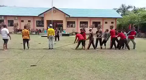 ni baru bilang tarik tambang, wasit mar terbang,,😅🤣,#fyp #tiktokviral #tiktokmanado #Percaya