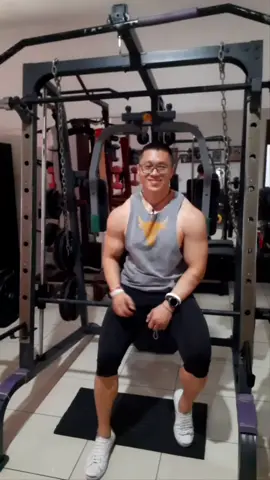 Mau tubuh terlihat lebar? latihan bahu adalah salah satu solusinya, latihan yang efektif dan teknik yang baik akan mempercepat prosesnya selain konsistensi. #jemmyliauw #liauws_gym #liauwsgym #fitnesstips #progress #muscle #otot #protein #lovegym #nopainnogain #sizedoesmatter #Fitness #fitnessfreaks  #fitlife #fitlifestyle #healthy #healthylifestyle #healthtylife #gym #gymrats #gymfreaks #gymaddicted #fyp #indonesianbodybuilder #shoulderworkout